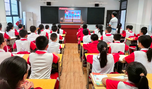 八一希望小學組織觀看市2023年度“新時代好少年”先進事跡發布會