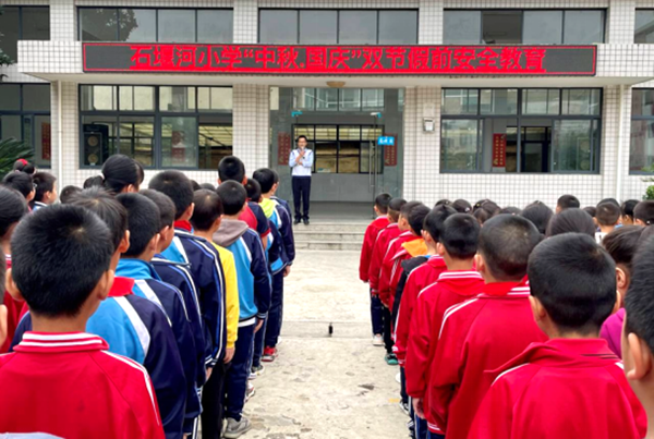白鶴鎮石堰河小學：各項安全教育進校園 確?！半p節”師生平安