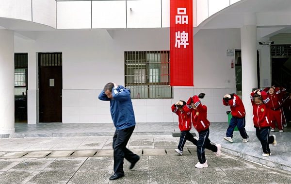 城關鎮八一希望小學：安全在心中 演練在行動