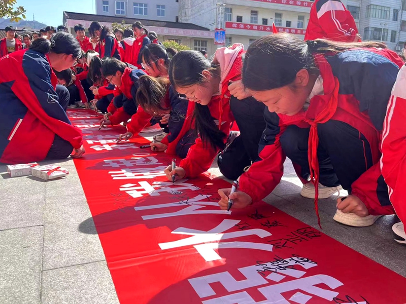 法治護航成長  青春與法同行 城關四中舉行法治報告會