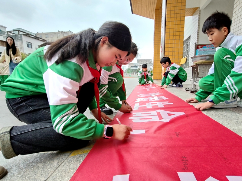 八一希望小學開展千名學生“沉浸式”防溺水教育活動