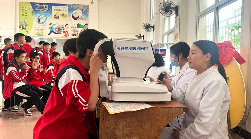 城關四中開展視力篩查活動