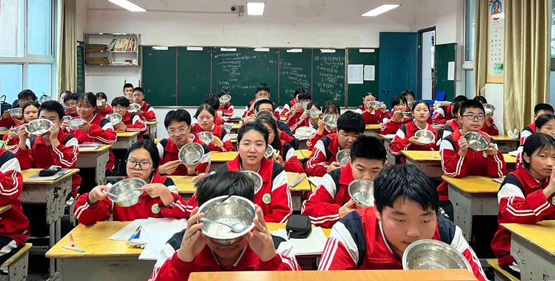 城關四中開展光盤行動