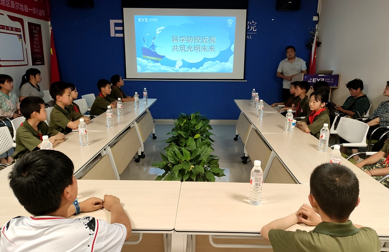 房縣愛爾眼科醫院為八一希望小學學子捐贈近視眼鏡