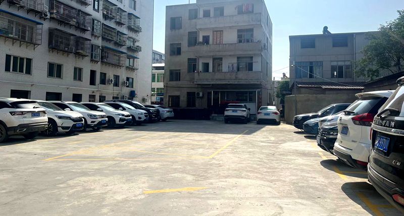 城關四中給車“搬家”保安全