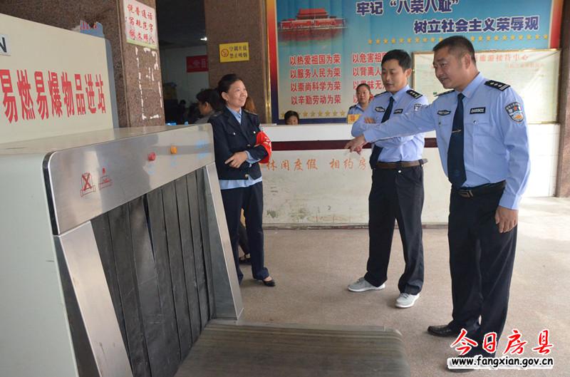 國慶節(jié)，柯正洪在一線值勤