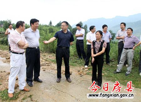 朱光洪深入萬峪河鄉(xiāng)查看暴雨災(zāi)情