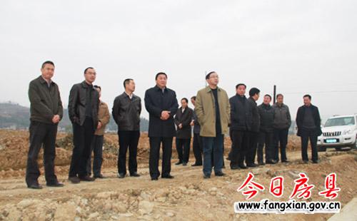 嚴把建設速度與質量 推進縣城至軍店鎮一級路建設