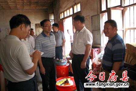 省民政廳巡視員文增顯深入沙河鄉(xiāng)察看災(zāi)情