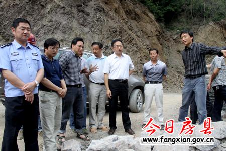 朱光洪調(diào)研堰塞湖治理及范家埡水庫建設(shè)情況