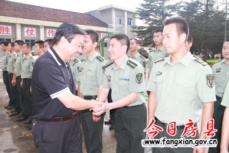 沈明云等領導走訪慰問駐房部隊官兵