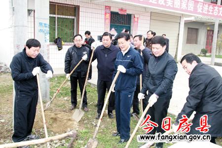 省發改委主任王建鳴來房調研并參加“三萬”活動