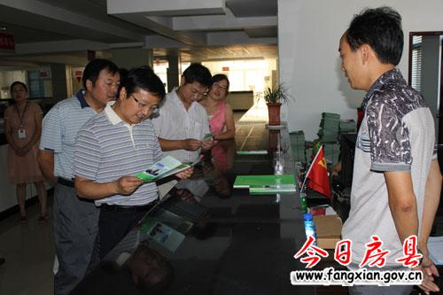 王家波率紀委檢查組檢查各單位行評工作