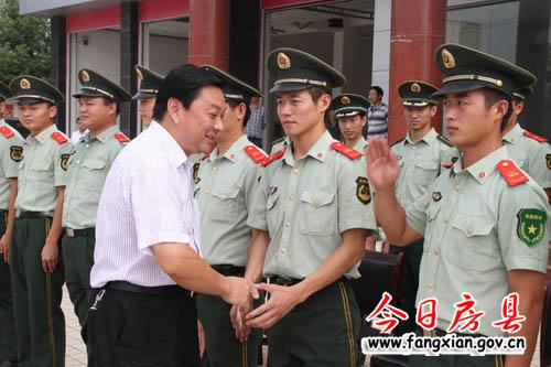 沈明云朱光洪等領(lǐng)導(dǎo)慰問駐房官兵