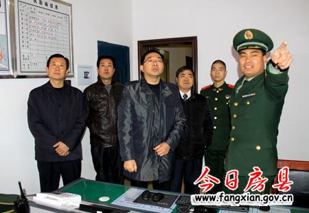 朱光洪看望慰問(wèn)武警官兵公安干警