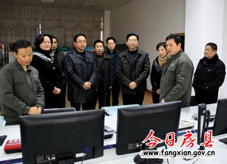 朱光洪看望慰問(wèn)一線職工和困難群眾