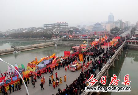 房縣舉行"詩(shī)祖故里·幸福房縣"春節(jié)民間文藝大巡游