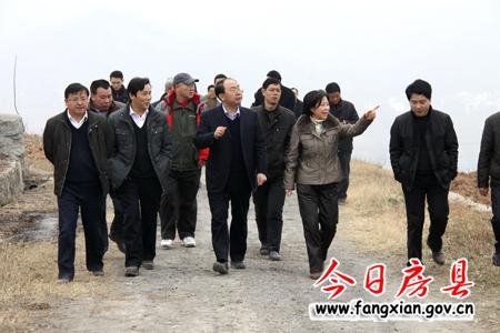 省政協機關干部來我縣開展挖萬塘活動