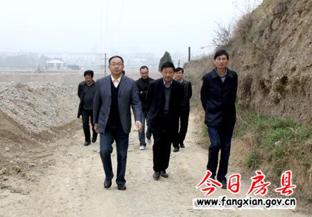 朱光洪現(xiàn)場調(diào)研重點項目建設(shè)用地選址工作