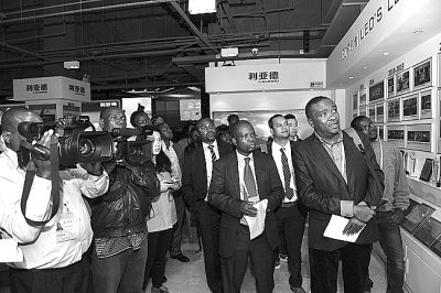 中國推動世界共同發(fā)展——國際社會高度關(guān)注中共十九大