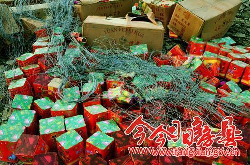 房縣春節前夕清剿銷毀一批煙花爆竹