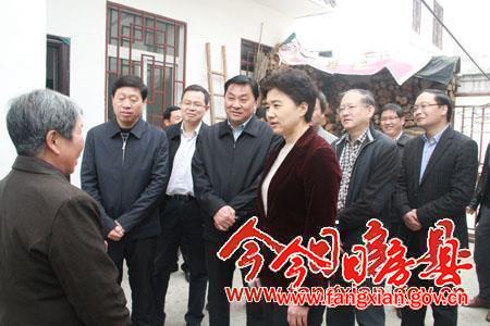 副省長梁惠玲到房縣調研扶貧開發工作