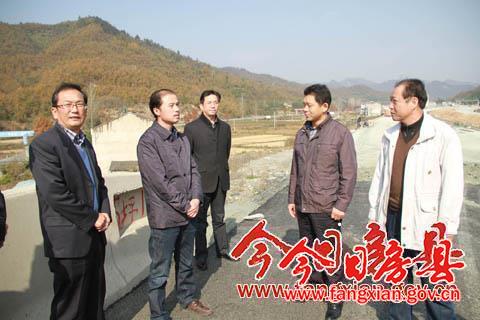 倒排工期　強化落實　確保年底順利通車