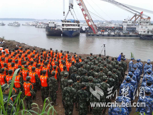 “頭七”祭：救援現場舉行哀悼遇難者活動