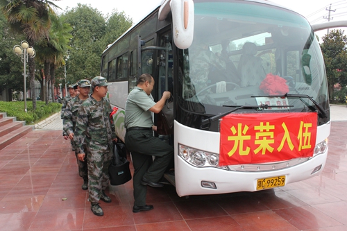房縣有志青年奔赴軍營