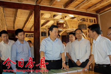 張昌爾調(diào)研我縣經(jīng)濟(jì)社會(huì)發(fā)展和精準(zhǔn)扶貧工作