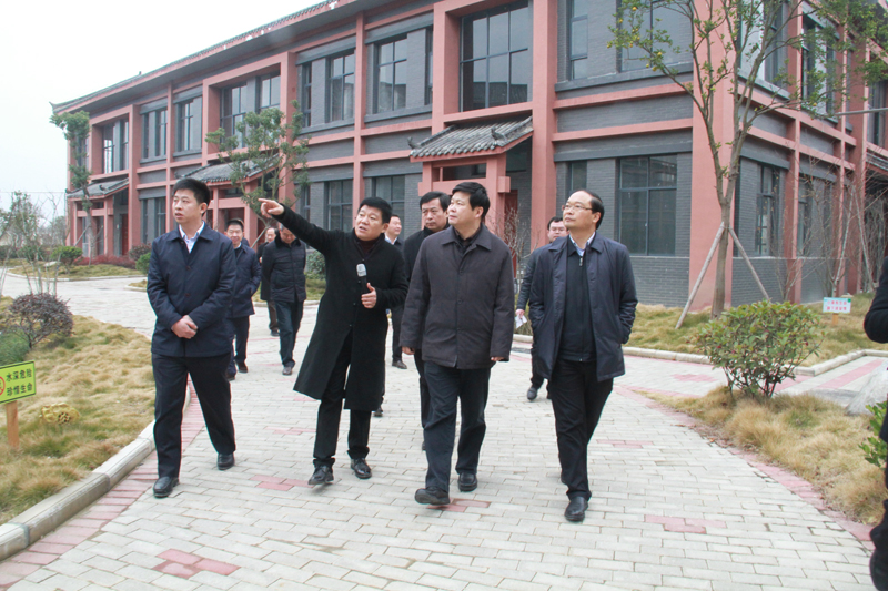 陳新武調研房縣經濟社會發(fā)展情況