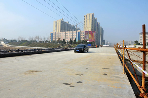 房縣唐城大橋半幅通車