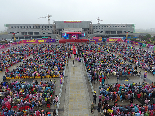 鳳凰傳奇點燃房縣歌迷激情