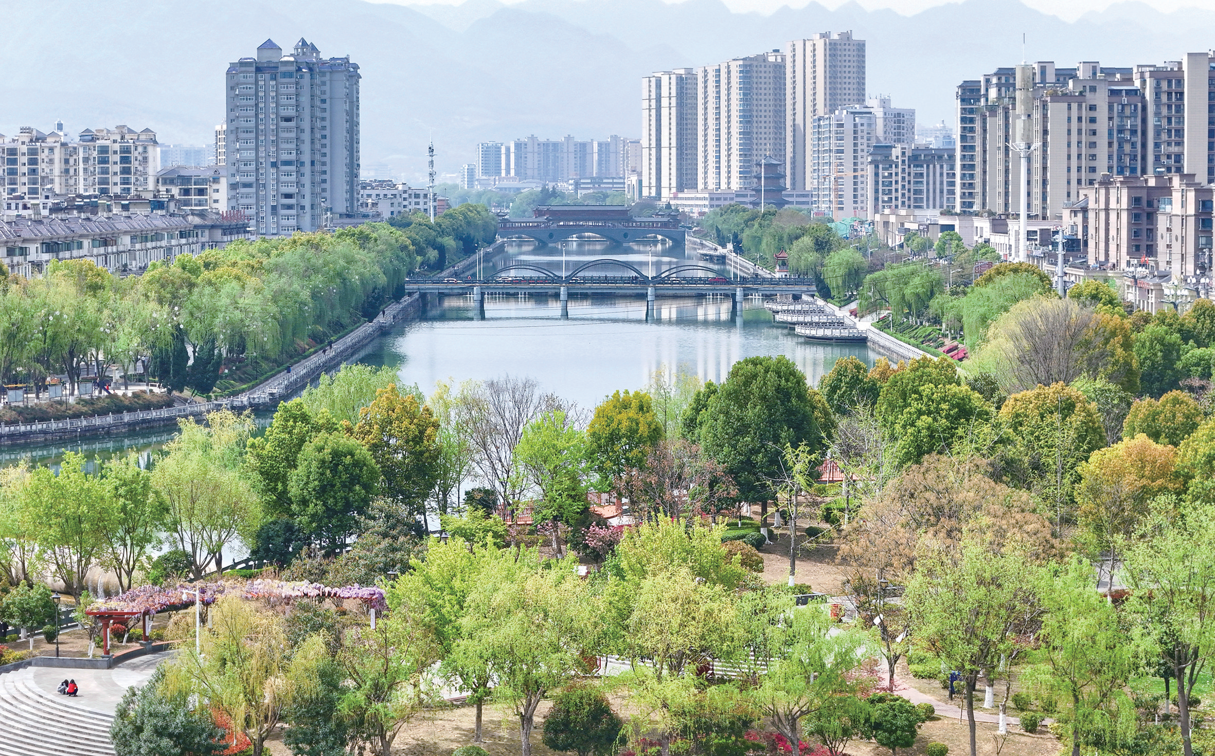 水清岸綠 河暢景美
