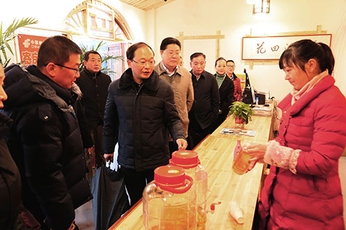 蔡賢忠調(diào)研部分旅游和工業(yè)項(xiàng)目運(yùn)行情況