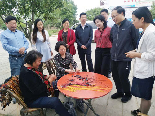 省婦聯(lián)副主席高勤來房調(diào)研婦聯(lián)改革工作