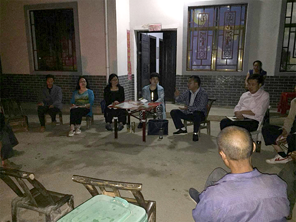 阮登香到窯淮鎮(zhèn)開展“進(jìn)村住戶、戶戶走到”活動