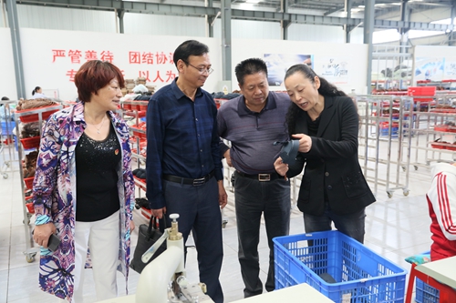 方建卿率調(diào)研組來房調(diào)研精準(zhǔn)扶貧、工會工作