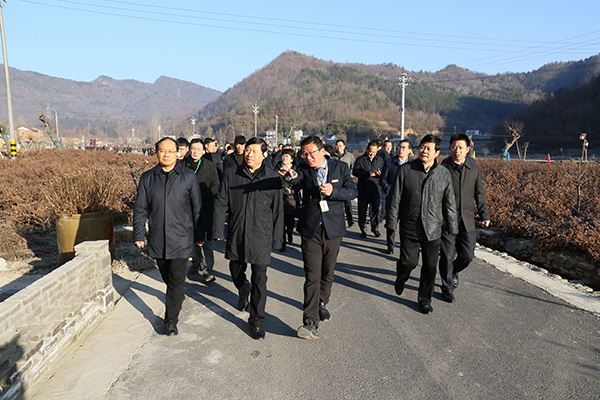 2018年全市第四季度項(xiàng)目拉練會與會人員來我縣參觀考察