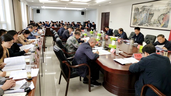 蔡賢忠主持縣委中心組學習并召開縣委常委會會議