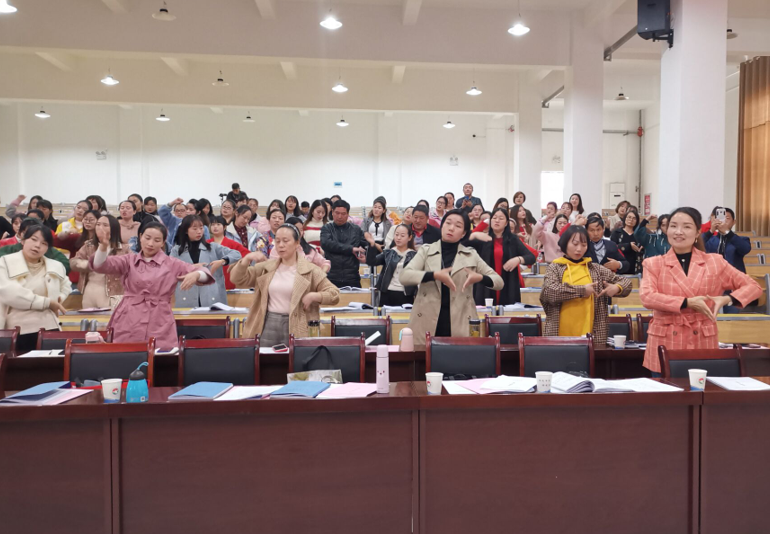 “國(guó)培計(jì)劃（2019）”湖北省幼師師德師風(fēng)巡回講學(xué)走進(jìn)房縣