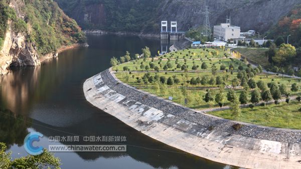 房縣：“多兵種”保護漢江支流南河