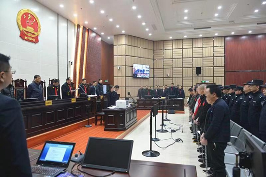 房縣公開庭審張某等15人涉惡勢力集團犯罪案