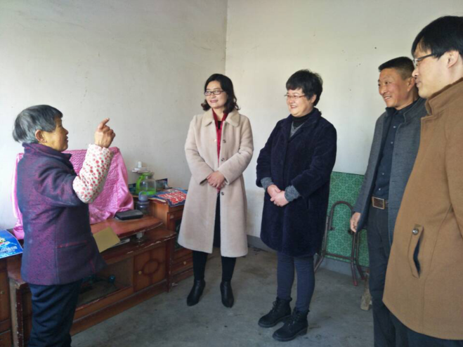 徐錦鳳走訪慰問困難群眾