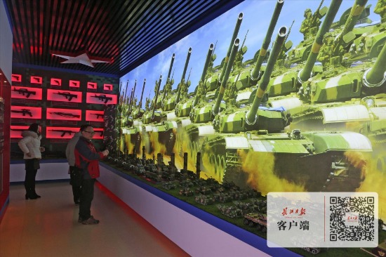 房縣一男子 自建兵器展覽館