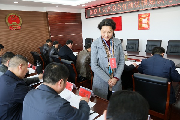 縣人大常委會(huì)組織任前法律知識考試