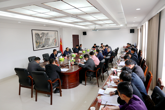 蔡賢忠在全縣農(nóng)業(yè)產(chǎn)業(yè)扶貧座談會上強調(diào) 整鄉(xiāng)整村推進產(chǎn)業(yè)發(fā)展　把每個貧困戶聯(lián)結(jié)到產(chǎn)業(yè)上