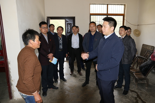 紀(jì)道清到紅塔鎮(zhèn)、野人谷鎮(zhèn)調(diào)研