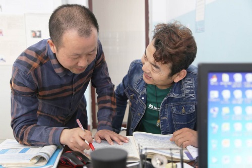 援疆路上播希望——記湖北省房縣援疆教師邱奎