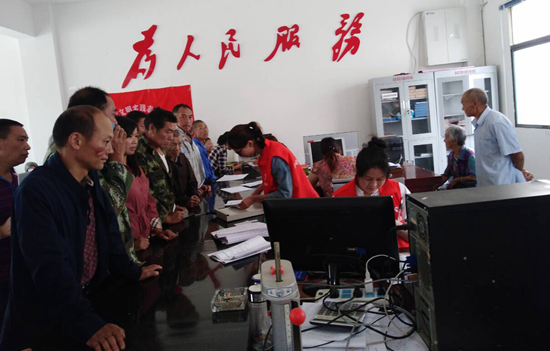 縣殘聯和新時代文明實踐志愿隊開展下基層辦理殘疾證服務